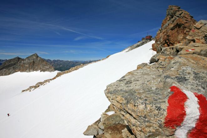 Der Gratweg zum Sonnblick, im Hintergrund der Gipfel mit dem Observatorium und dem Zittelhaus.