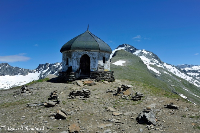 Das Mausoleum auf der Arnoldhöhe (2700m).