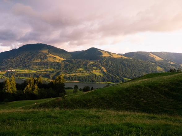 Blick auf den Naturpark Nagelfluhkette, links das Immenstädter Horn