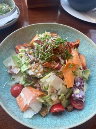 César Salad im Hangar 7 -Nachmittagssnack @tripreiseideen @trip_reisen