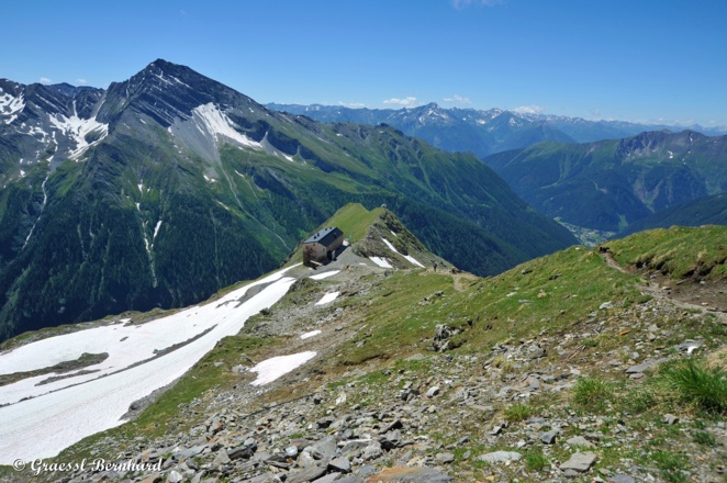 Beim Blick zurück verschwindet das Hannoverhaus.