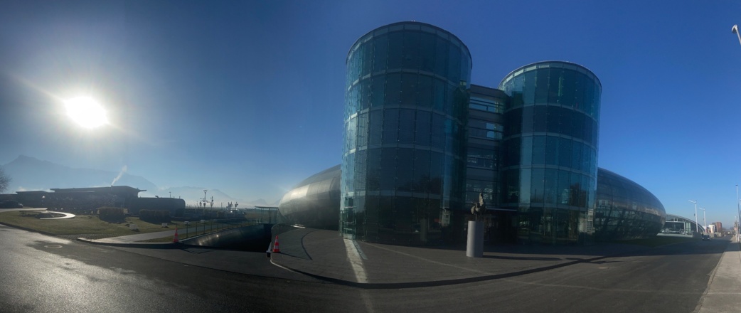 Außenansicht Hangar 7 - sehenswertes Red Bull Museum @tripreiseideen