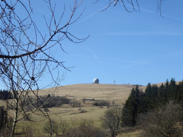 Wasserkuppe, gesehen vom Abstieg nach Gersfeld