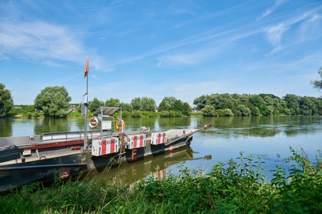Fähre in Eining