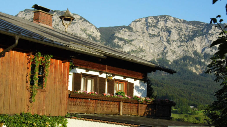 Biohof Schwanser mit Höllengebirge Steinbach am Attersee