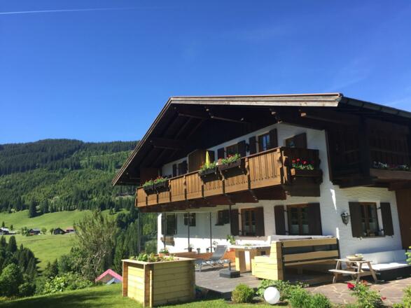 Haus im Sommer