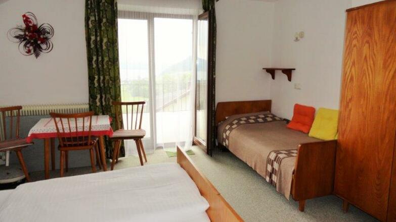 Zimmer 2 zur Terasse mit Seeblick