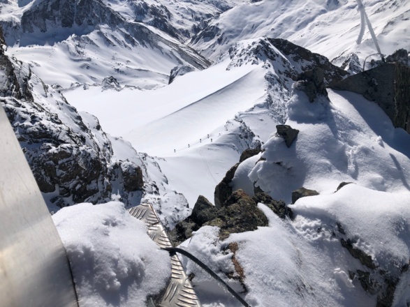 Blick auf Seilschaft die von der Tuoi-Hütte aufsteigt
