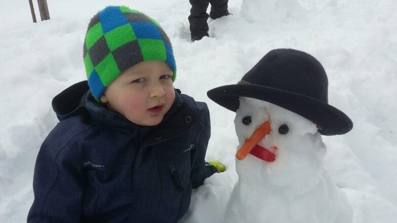 Schneemann bauen macht Spaß
