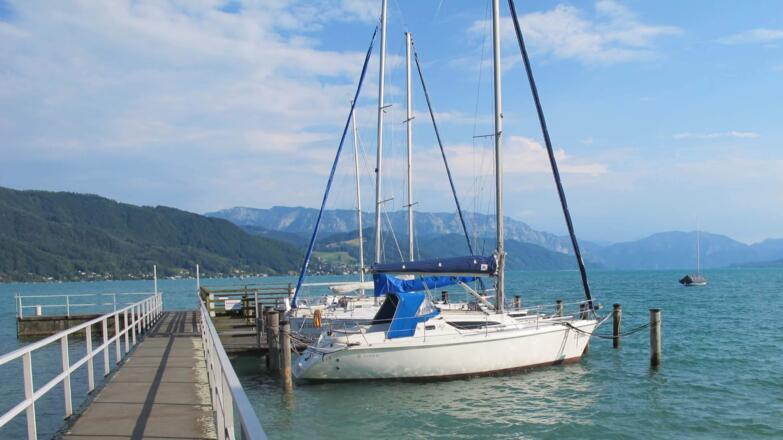 Pension Ebner - Bootssteg mit Segelboot
