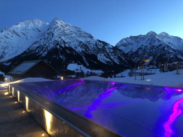 Infinitypool Winter