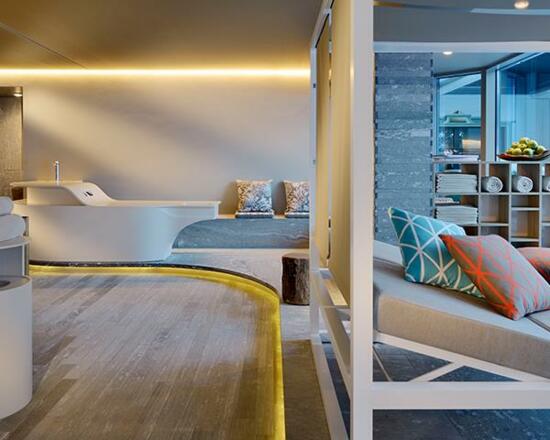 Pool Lounge