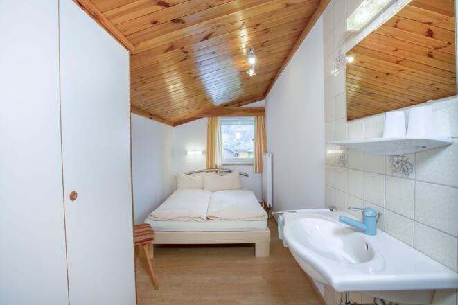 Zimmer gr. Wohnung