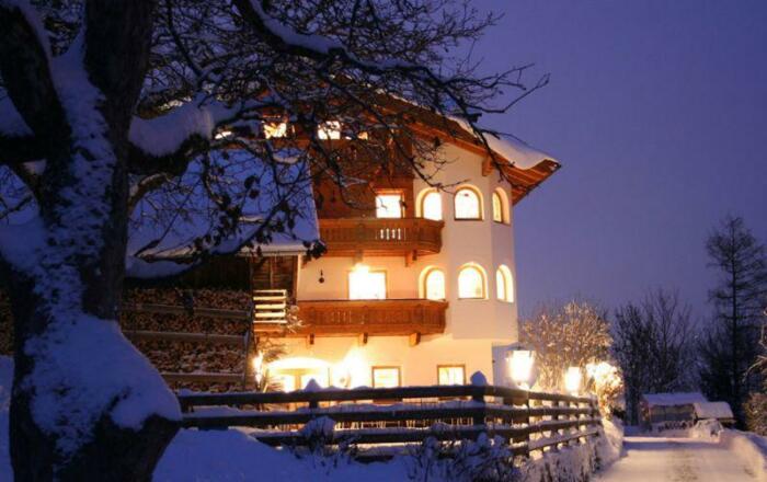 Gröbenhof bei Nacht