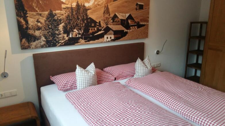 Schlafzimmer "Alpenliebe" Wohnung 1