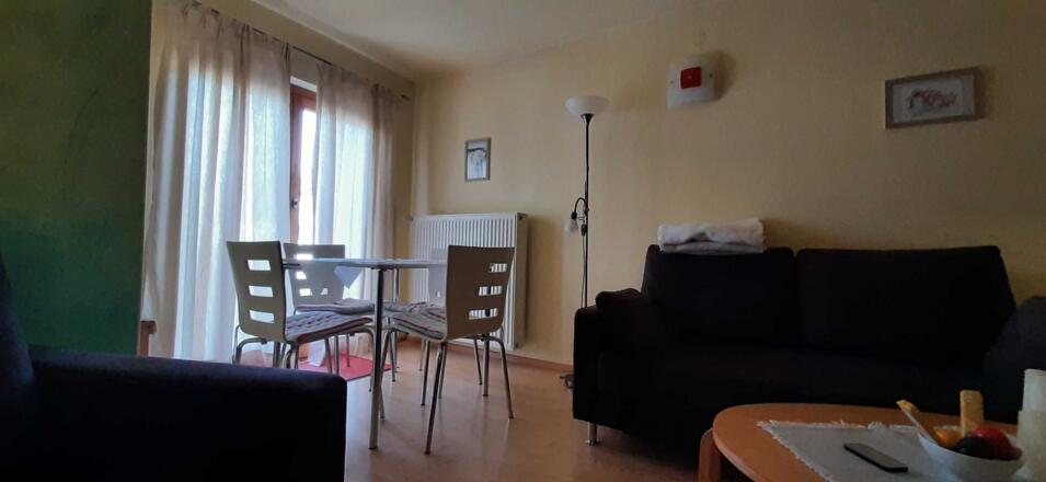 Wohnzimmer mit Essbereich bei 4 Personen