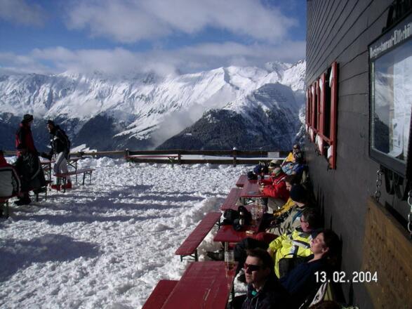 Mittagessen vor der Hütte