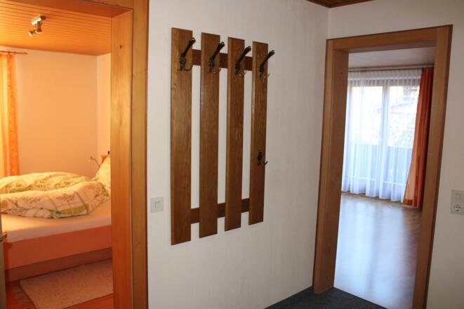 Diele - links  DZ Hochjoch, rechts Familienzimmer