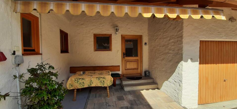 Überdachter Eingang