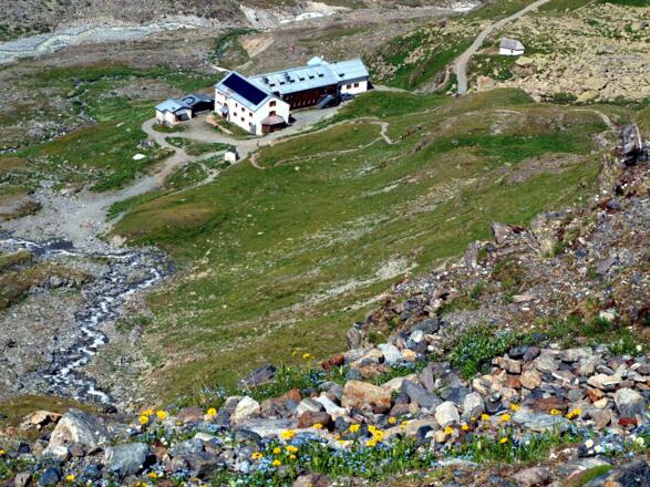 Tiefblick zur Wiesbadener Hütte