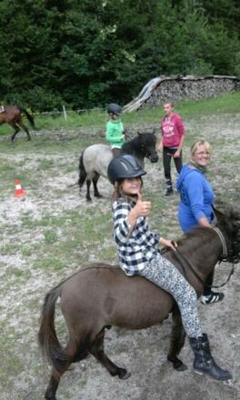 Reiten auf dem Pony