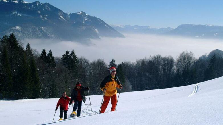 Schneeschuhwandern durch die Winterlandschaft