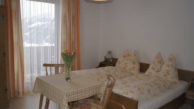 Schlafzimmer mit DU / WC