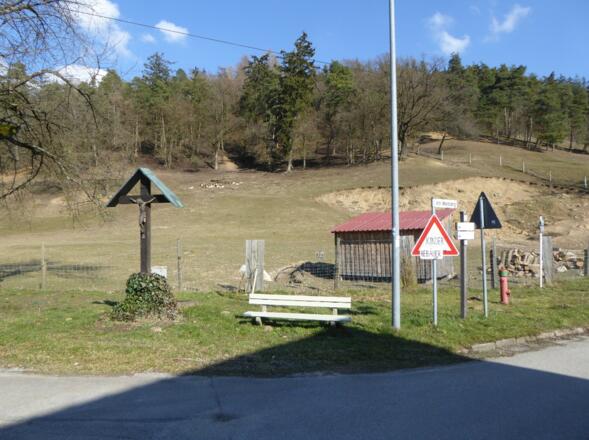 Startpunkt Wanderkreuzung Kötztinger Weg und Donaupanoramaweg