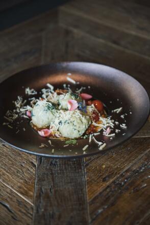 Grünegg Alm-Brenna duats guat (Brennesselknödel)