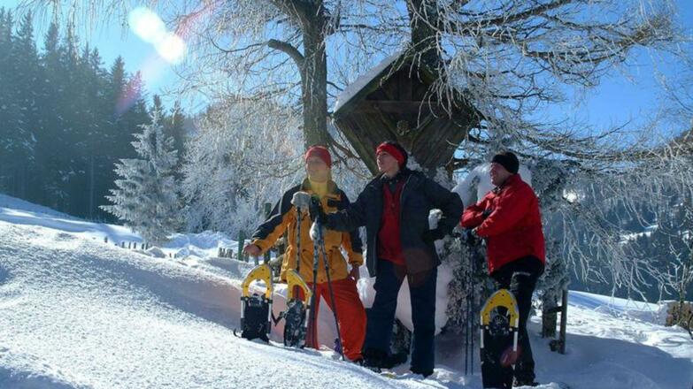 Kurze Rast beim Schneeschuhwandern