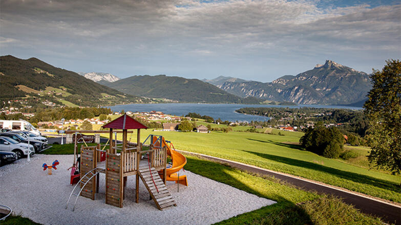 Spielplatz mit Blick auf den Mondsee