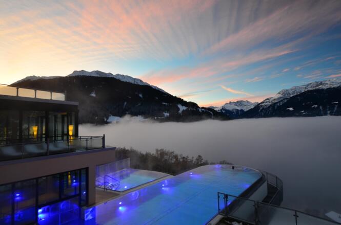 Sky Pool Montafon Morgendaemmerung--ferienhotel-fe