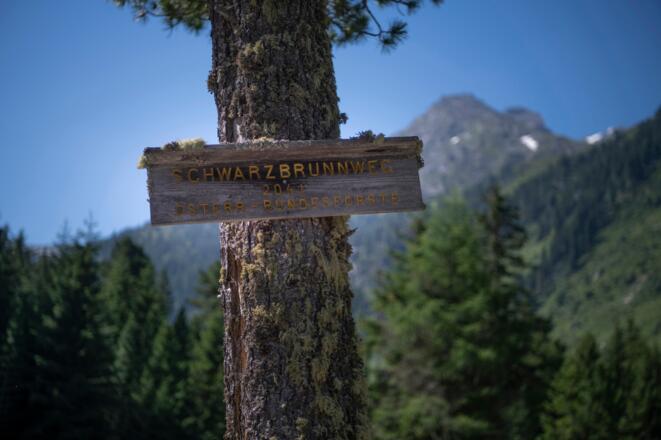 Abzweig zum Kraftort Schwarzbrunnen