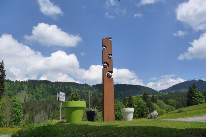 Eingangsbereich 2: unsere Stele erfreut uns selbst auch immer wieder