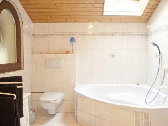 Bad mit Badewanne