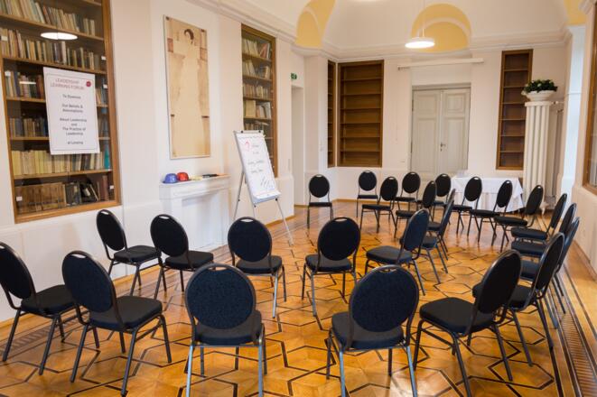 Bibliothek Villa Toscana