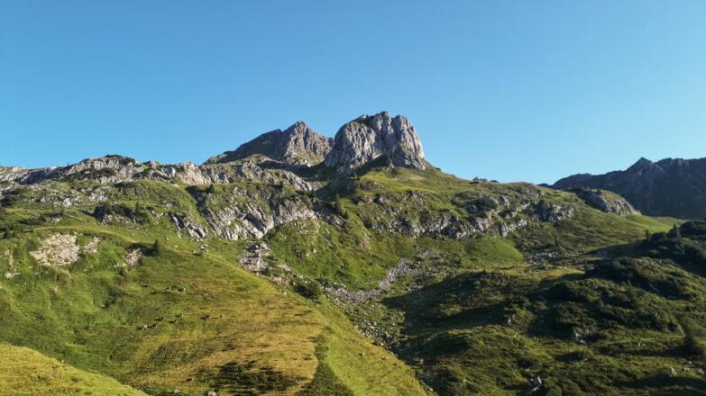Alpine Hüttenwanderung Schadonagebiet