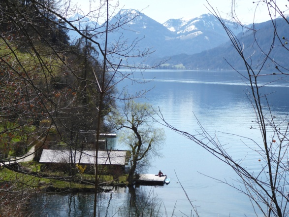 In der Brunnwinkl-Bucht zweigt der Weg vom See ab.