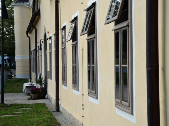 Veranstaltungszentrum-Pferdezentrum-Stadl-Paura-Fassade-Foto-Katharina Brandstetter