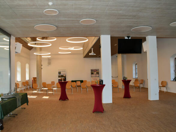 Veranstaltungszentrum-Pferdezentrum-Stadl-Paura-Saal-Foto-Katharina Brandstetter