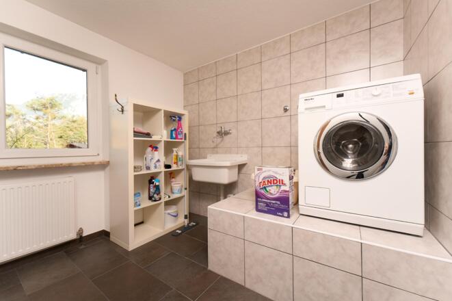 Waschraum mit Waschmaschine