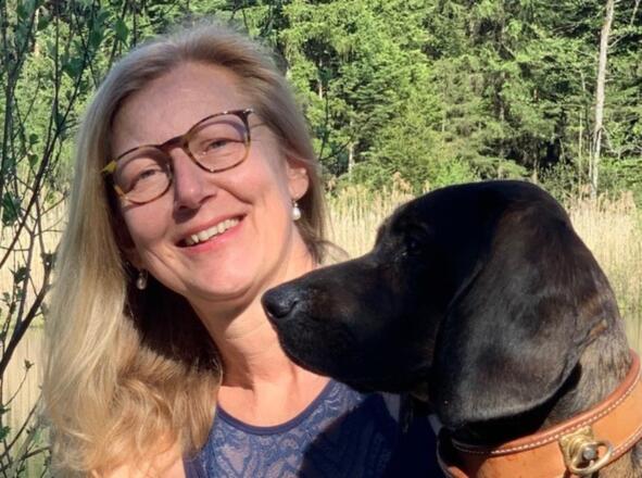 Portrait Christiane Underberg mit Hund