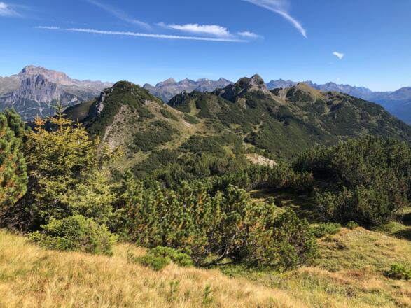 Blick zum Itonskopf (oben rechts mit Gipfelkreuz)