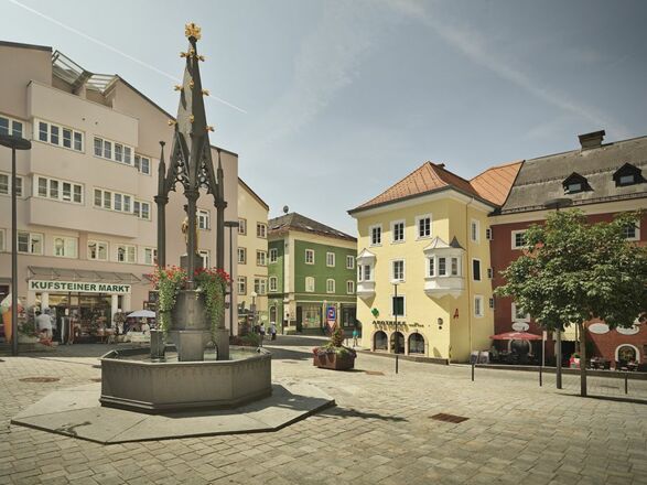 Kufstein Stadtplatz Marienbrunnen