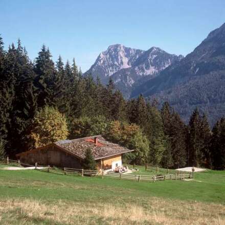 Inzell Bäckeralm mit Blick zum Hochstaufen