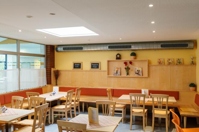 Foto: Anton Eitzinger, Hallenbad Vöcklawelt Essensbereich, Vöcklamarkt