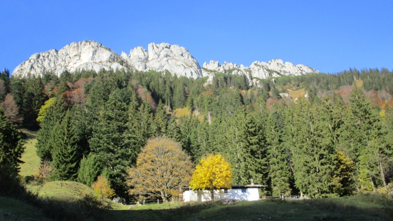Blick auf die Südseite der Kampenwand im Abstieg