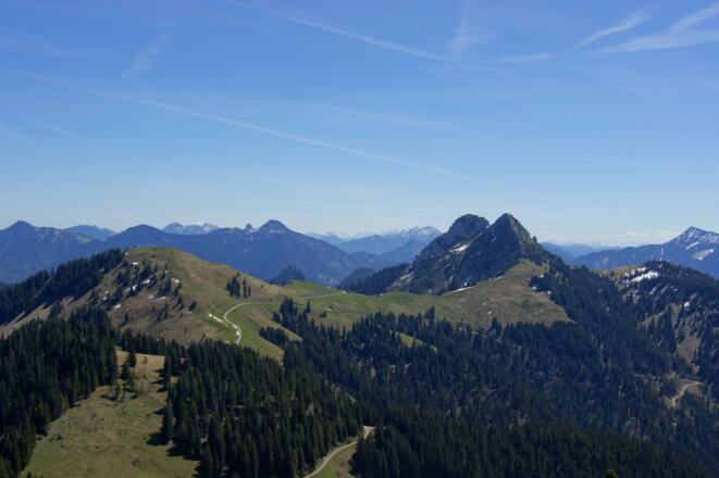 Blick  vom Schönberg Richtung Roßsteinalm und Tegernseer Hütte