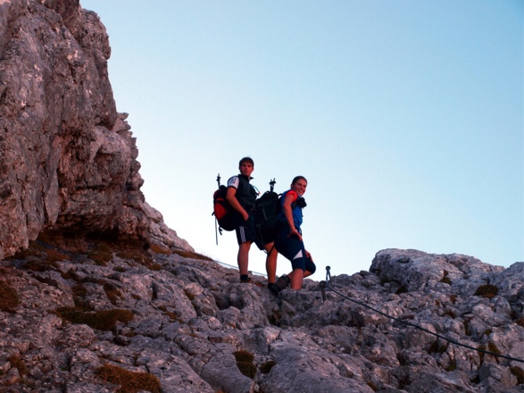 Seilsicherungen beim Abstieg von der Schärtenspitze