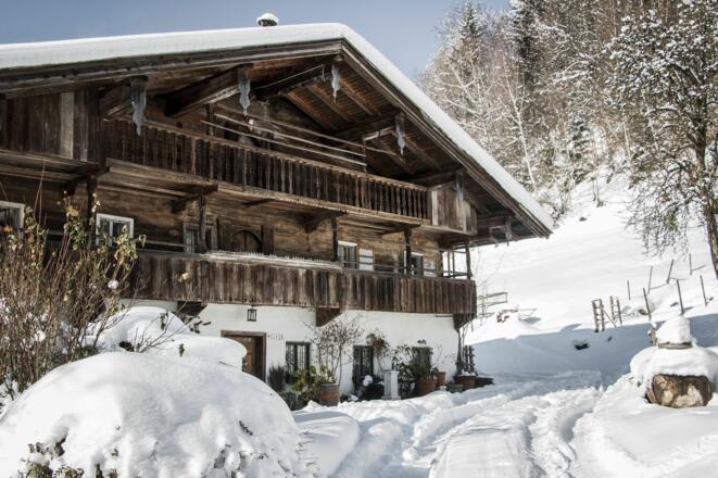 Niederndorf Bauernhaus Winter Wandern Schnee